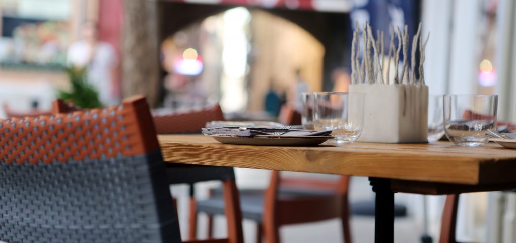 2014-07-life-of-pix-free-stock-photos-palma-restaurant-pavement-area-table-chair-city